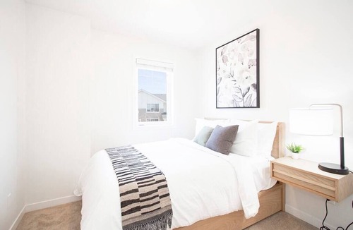 Fort Gary House | Luxurious 3BDRM townhouse with parking and Wi-Fi!