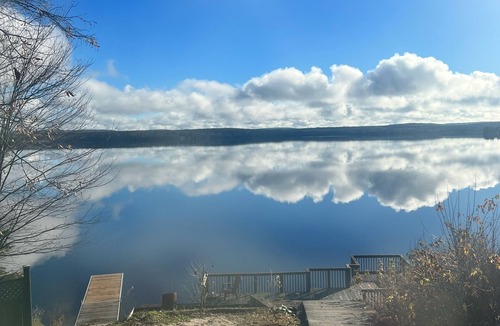 Chisholm House | Luxurious 4 Bedroom Lakefront Paradise