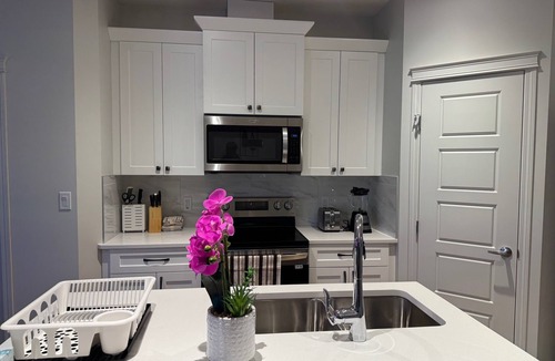 Northeast Edmonton House | Luxurious | 4 Bedrooms| Main Floor of House| Families| Groups| Individuals|