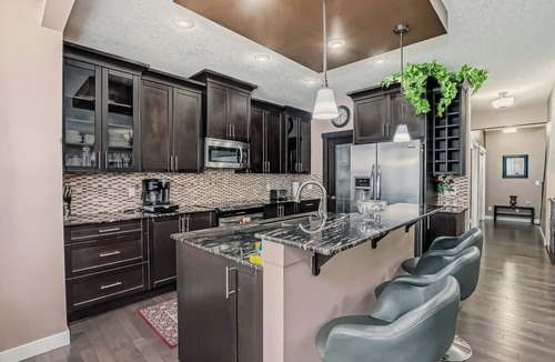 Panorama Hills House | Luxurious 4 BR Home close to amenities in NW - Minutes to DT, Airport, Stampede