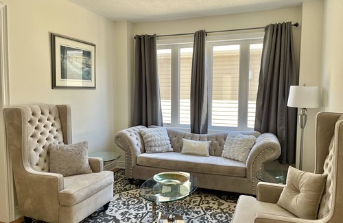 Lindsay House | Luxurious 4bdrm family home in the Kawartha Region close to great hiking trails