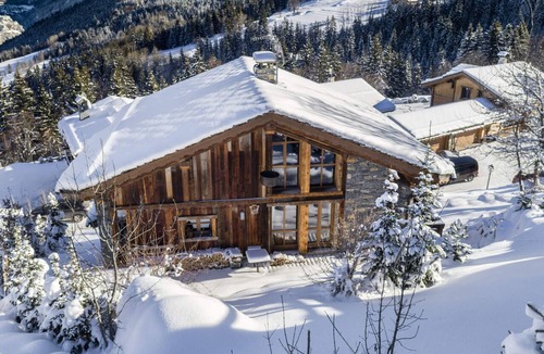Courchevel Ski Chalet | Luxurious 5 Ensuite-Bedrooms Chalet in Courchevel Village with Jacuzzi and Personalized Services
