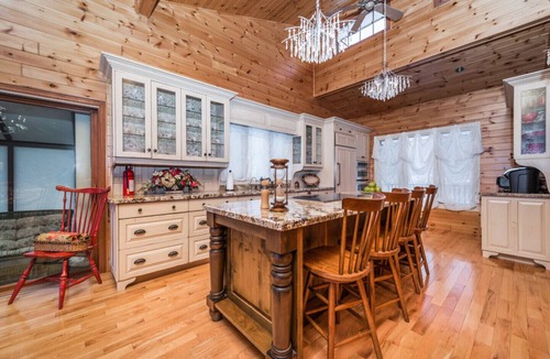 Orillia Cottage | Luxurious All-season Simcoe Lakefront Cottage