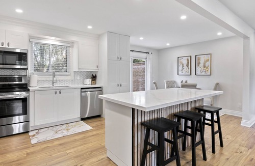 Amherstburg House | Luxurious and Cheerful House in Monopoly Subdivision
