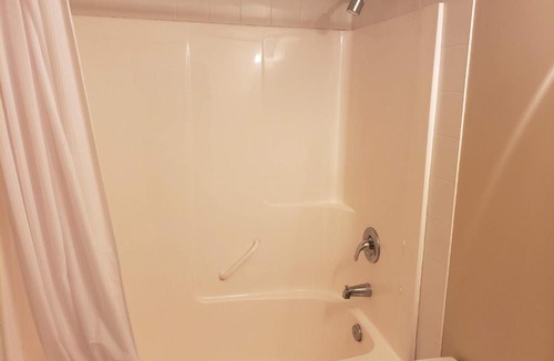 Timberlea Apartment | Luxurious Apartment with Wi-Fi, Private Bathroom and GYM Facilities