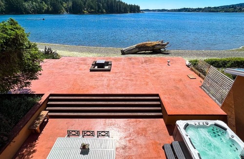 Sooke Villa | Luxurious Beachfront Villa with private hot tub, huge deck, family/pet-friendly!