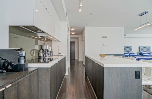 CityPlace Apartment | Luxurious Condo DT Amazing Lake Views sleeps 10+4