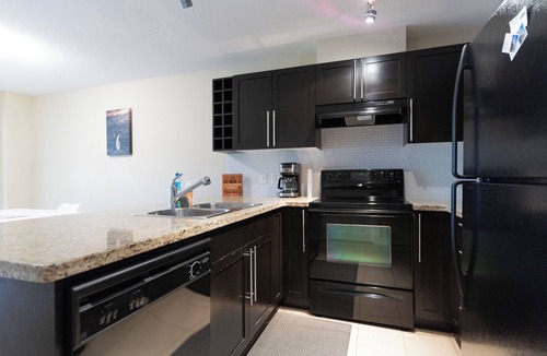 Central Okanagan Condo | Luxurious Downtown Kelowna Condo! Steps to the Beach