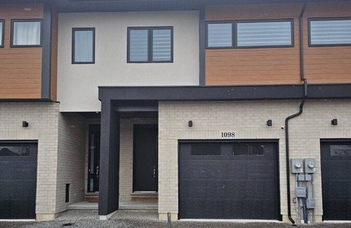 Niagara Falls House | Luxurious Escape