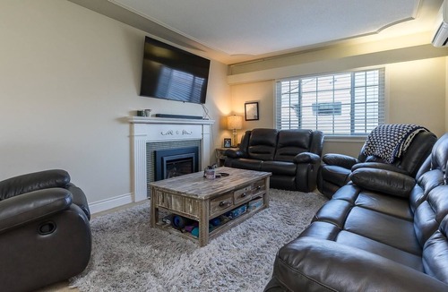 Chilliwack Proper Village West House | Luxurious family getaway home in the heart of Chilliwack