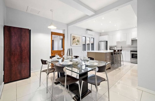 Cote-Des-Neiges—Notre-Dame-De-Grace House | Luxurious House Big Terrace | Sleeps 16 | 3bath