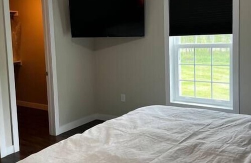 Good Spirit Lake House | Luxurious king size,hot tub!