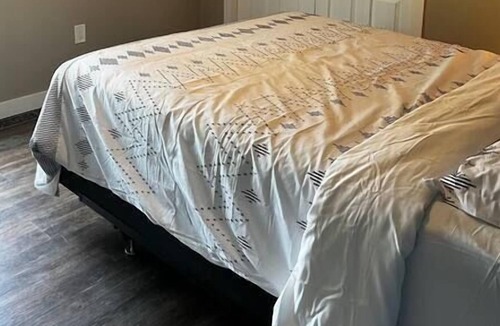 Good Spirit Lake House | Luxurious king size,hot tub!