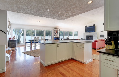 Shawnigan Lake House | Luxurious Lake House Estate