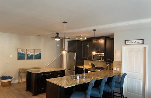 Westbank Condo | Luxurious Lakefront Condo