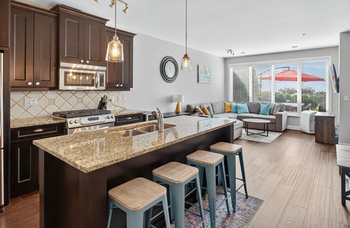 Westbank Condo | Luxurious Lakeside Oasis with Resort Amenities