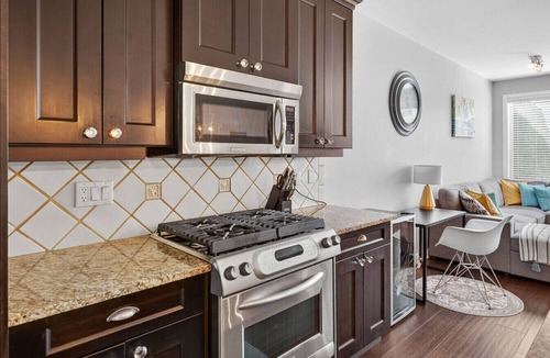 Westbank Condo | Luxurious Lakeside Oasis with Resort Amenities