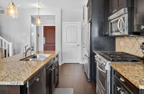 Westbank Condo | Luxurious Lakeside Oasis with Resort Amenities