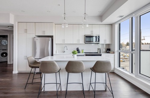 Southwest Calgary Apartment | Luxurious Living MINUTES From DT! 2 Bed 2 Bath