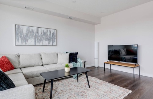Southwest Calgary Apartment | Luxurious Living MINUTES From DT! 2 Bed 2 Bath