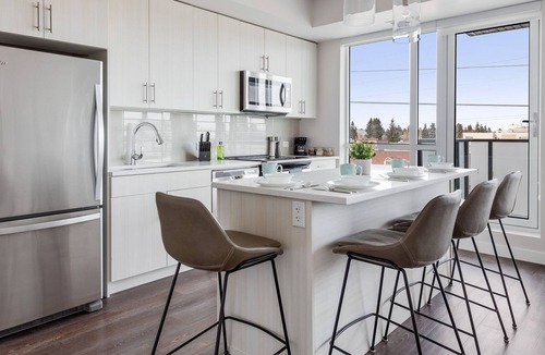 Southwest Calgary Apartment | Luxurious Living MINUTES From DT! 2 Bed 2 Bath