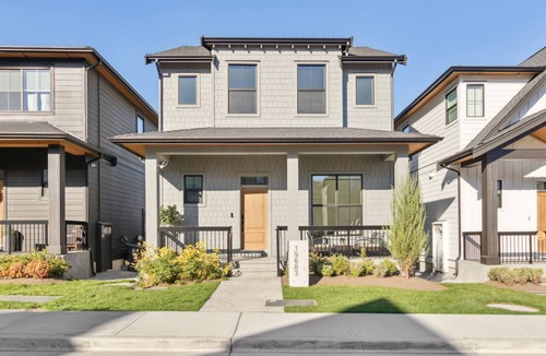 Willoughby House | Luxurious, Modern & Stylish 2 Bedroom Suite, Near Vancouver, Pet Friendly