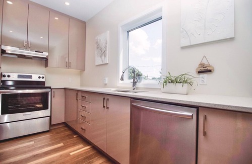 Downtown Gatineau Villa | 📍Luxurious modern 4 Bedroom free parking