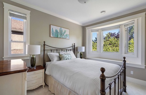 Arbutus Ridge House | Luxurious Multi-Family Home 10 Mins to Downtown, Kits Beach and Granville Island
