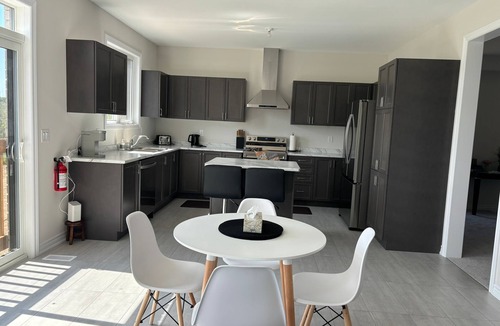 Orillia House | Luxurious New-Built Retreat Near 3 Beautiful Lakes