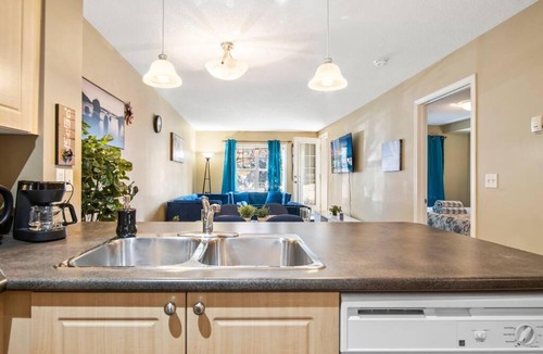 Southwest Edmonton Apartment | Luxurious Oasis king Bed Suite Near the Airport