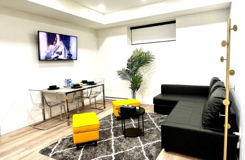 Willoughby Apartment | Luxurious & Stylish 2BR P/Suite, Near Vancouver