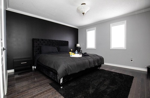 Bowmanville House | Luxurious Summer Fun Resort W/ POOL+HOT TUB+MOVIE THEATRE