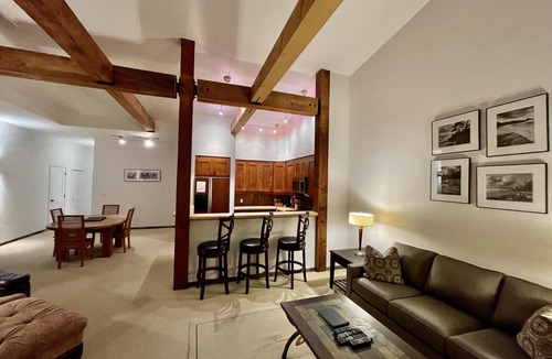 Ucluelet Condo | Luxurious Top Floor Villa with Sweeping Pacific Ocean - BBV