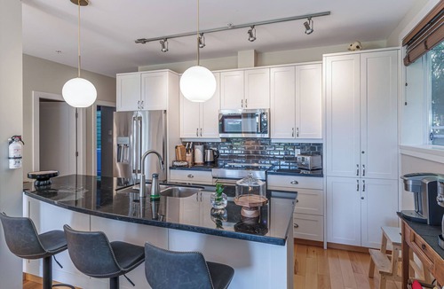 Regional District of Nanaimo House | Luxurious townhouse at Rathtrevor Beach! Aug.29-Sept. 4/25 now available!