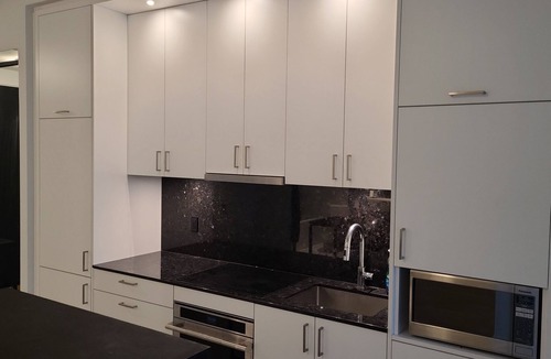 Wellington Place Condo | LUXURY 1 BED +DEN, 1 BATH AT THE WELL DOWNTOWN TORONTO. 3 MIN WALK TO CN TOWER