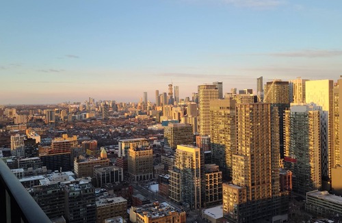 Wellington Place Condo | LUXURY 1 BED +DEN, 1 BATH AT THE WELL DOWNTOWN TORONTO. 3 MIN WALK TO CN TOWER