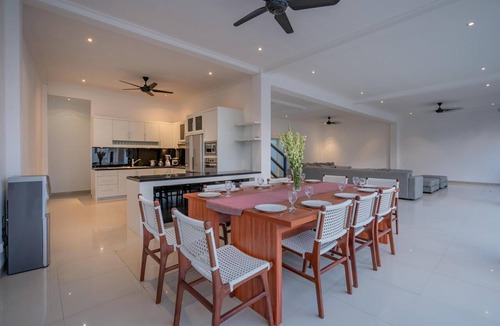 Dyanapura Villa | Luxury 10-bedroom private villa estate located in Seminyak, offering daily breakfast, a full-time private chef, airport transfers, complimentary massages, housekeeping, and a dedicated driver.
