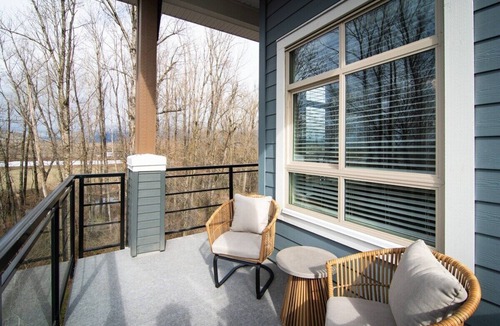 Chilliwack Proper Village West Apartment | Luxury 180 Mountain W/2 Kings