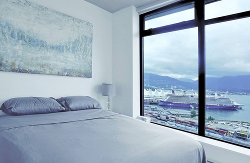 Crosstown Apartment | Luxury 2 Bed2 Bath condo in Vancouver's Prime Location Perfect for site seeing