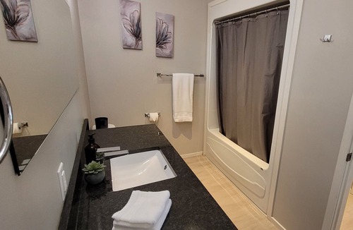 Halifax Apartment | Luxury 2 Bedroom Suite w/ Best View Of The City!