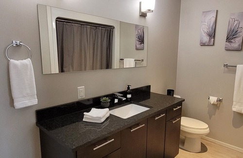 Halifax Apartment | Luxury 2 Bedroom Suite w/ Best View Of The City!