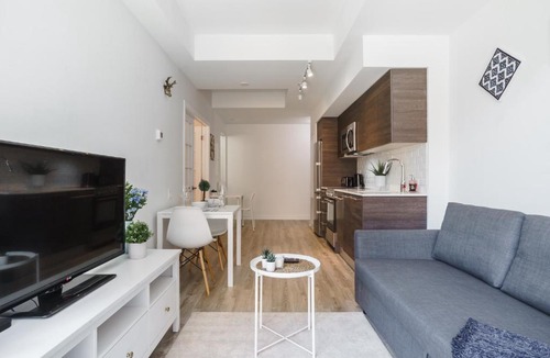 Church and Wellesley Apartment | Luxury 2BR Condo steps from Subway