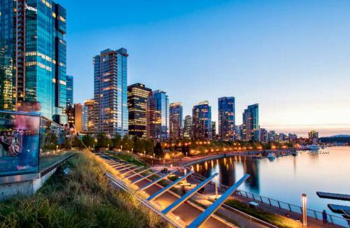 Crosstown Apartment | Luxury 2BR Designer Apartment - Prime Downtown Location!