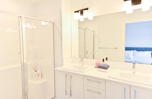 Chestermere House | Luxury 3 Bdrm 3 Bath townhome in Chestermere
