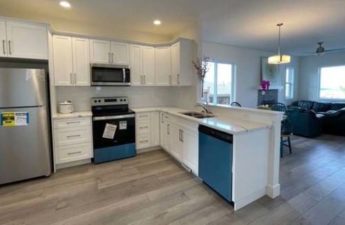 Chemainus House | Luxury 3-bed, 5-bath Ocean View Vacation Home