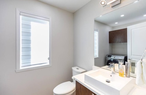 L'Ile-Bizard House | Luxury 3BR 7gst free parking 4 Pet friendly Monthly