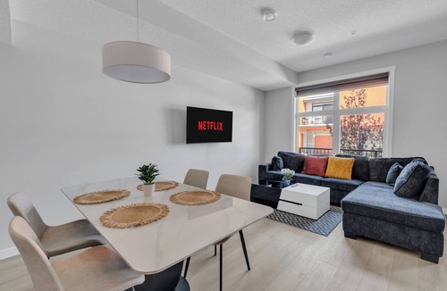 Southwest Calgary House | Luxury 3BR in Belmont | Private Garage + Sleep 6