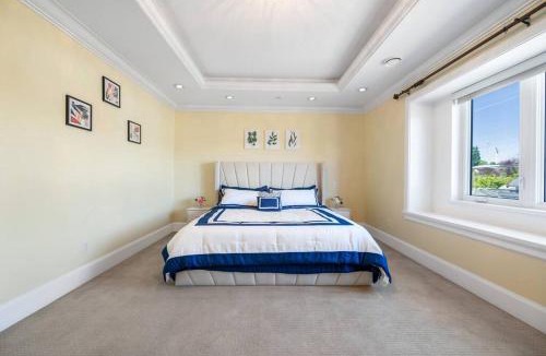 Vancouver South Villa | Luxury 4-Bedroom Family Home