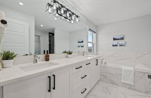 Cranston House | Luxury-4bed with AC-86"TV-BrandNew in Cranston, Calgary