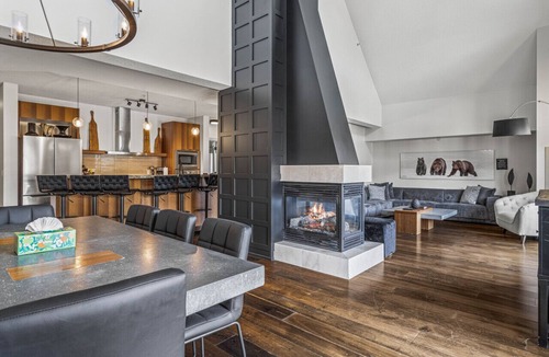 Canmore Apartment | Luxury 4BR Penthouse: Prv Hot Tub + EPIC Mtn Views